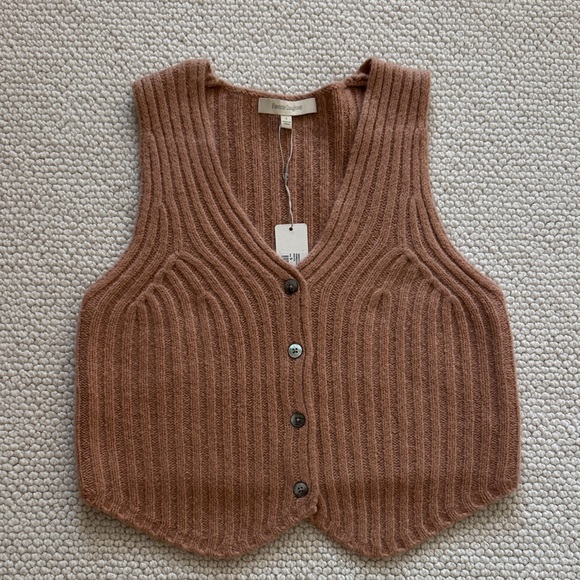 Favorite Daughter Tops - NWT Favorite Daughter wool and cashmere vest in mauve | Small